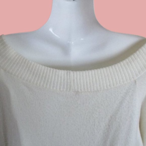Cute & Sexy Off the Shoulder Heart Sweater XL or 1X - Picture 4 of 11